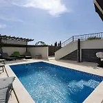 Moonstone بيت للعطل *