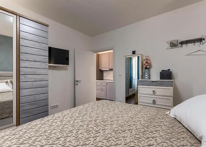 Moonstone * 자다르